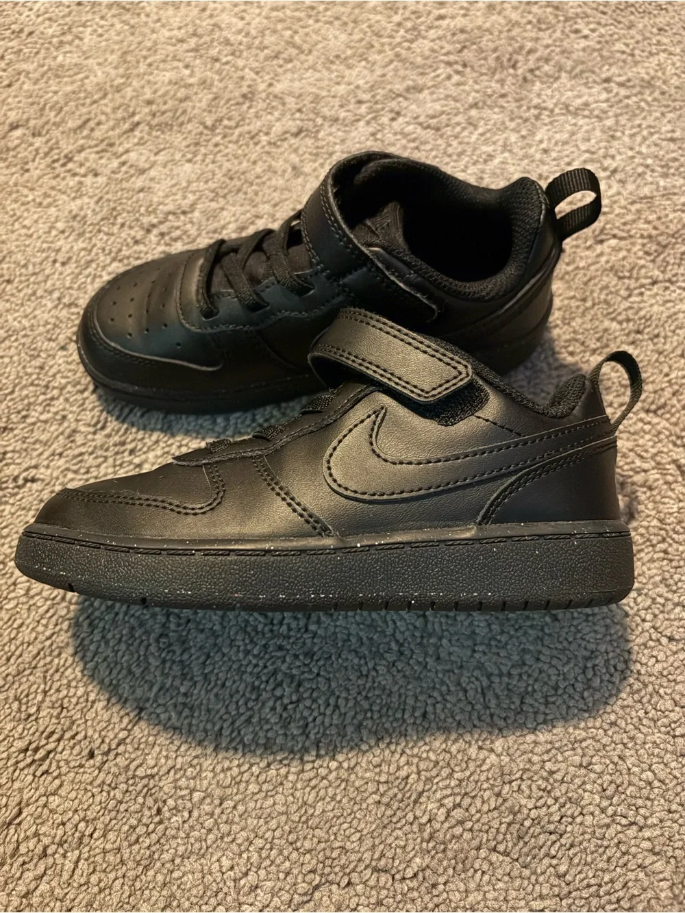 Black Nike low 10c